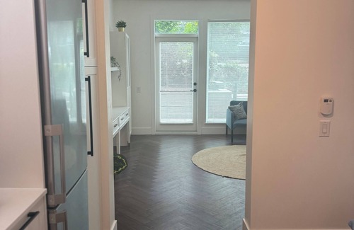 Burnaby Apartment | Pet-Friendly Apartment to Work or Relax