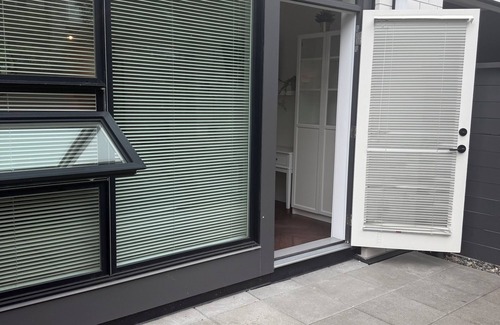 Burnaby Apartment | Pet-Friendly Apartment to Work or Relax