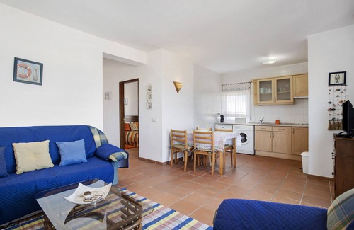 Meia Praia Apartment | Pet-Friendly Apartment Meia Praia by the Beach & Wi-Fi