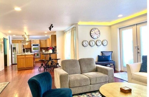 Auburn House | Pet-Friendly Auburn Home