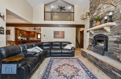 Durango House | Pet Friendly, Big Deck & Forest Views!