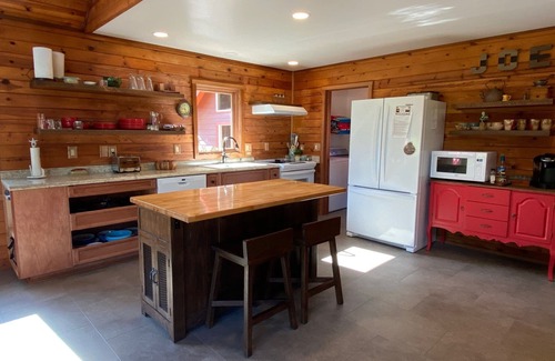Neahkahnie Beach House | Pet friendly close to beach and gazebo with fireplace