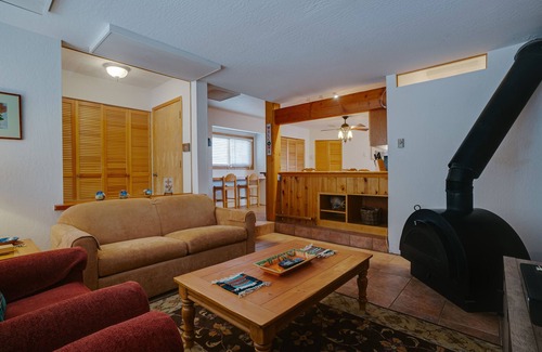 Angel Fire Condo | Pet Friendly Condo close to the Ski Area