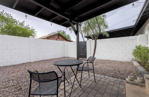 Paradise Valley Village Villa | Pet Friendly Cozy Villa w/Private Backyardnn