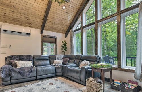 Delta House | Pet-Friendly Delta Cabin with Private Hot Tub!