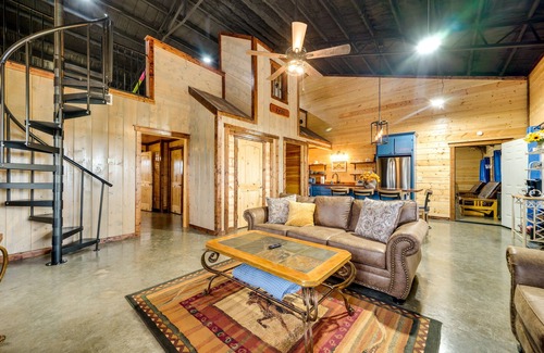Golden House | Pet-Friendly Eagletown Home ~ 3 Mi to Kayaking!