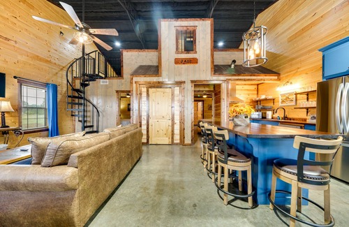 Golden House | Pet-Friendly Eagletown Home ~ 3 Mi to Kayaking!