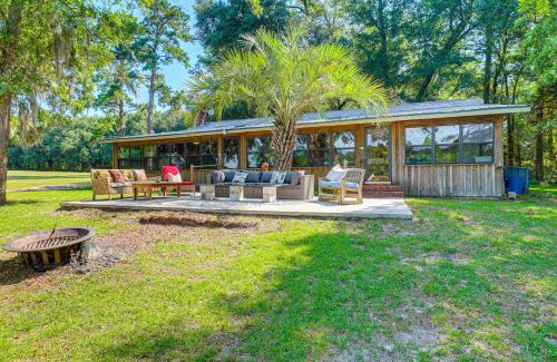 Ruffin House | Pet-Friendly Ehrhardt Home with Private Pond and Yard!
