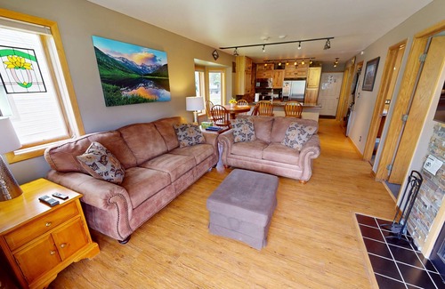 Mountain House Condo | Pet Friendly End Unit! On River Trail. Walk/Shuttle to Keystone Dining, Shops
