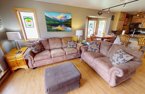 Mountain House Condo | Pet Friendly End Unit! On River Trail. Walk/Shuttle to Keystone Dining, Shops