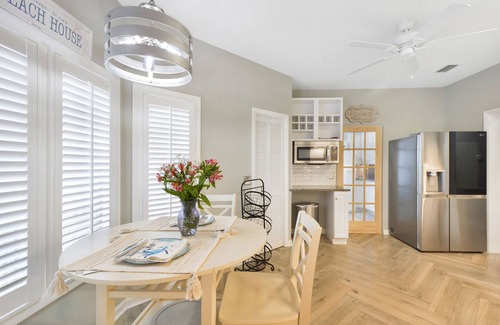 Saint Simons Heights House | Pet Friendly EV Charger Fenced Yard Walk to Dining St. Simons Island