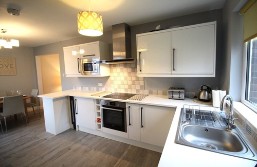 Rowlands Gill House | Pet Friendly & Garden- Sleeps 6- Fully Refurbished
