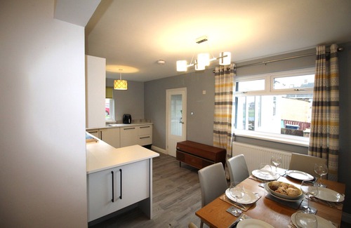 Rowlands Gill House | Pet Friendly & Garden- Sleeps 6- Fully Refurbished