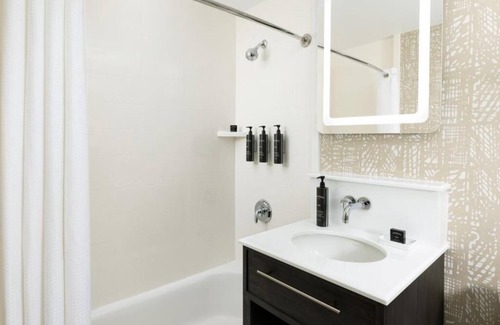 Mid Beach Hotel | Pet-Friendly Getaway with Outdoor Pool – Just Minutes from Ocean Drive