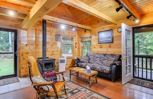 Glenfield Cabin | Pet-Friendly Glenfield Vacation Rental on River!