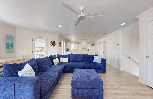 Sand Point House | Pet Friendly, Golf Cart Included, Walk to the Beach, Shared Pool