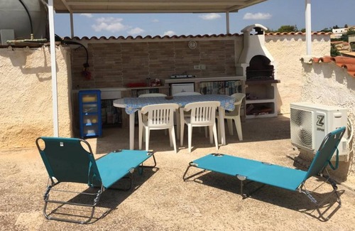 Triscina House | Pet-Friendly Holiday Home 'Villa Lucia' with Sea View & Garden