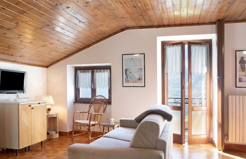 Teglio House | Pet-Friendly Holiday Home Casa Placida with Mountain View & Garden