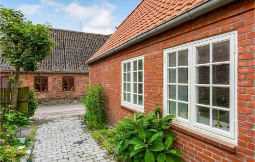 Hojer House | Pet Friendly Home In Højer With Kitchen