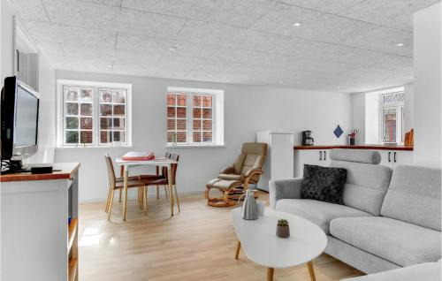 Hojer House | Pet Friendly Home In Højer With Kitchen