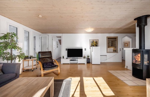 Henne Strand House | Pet friendly home in Henne with sauna