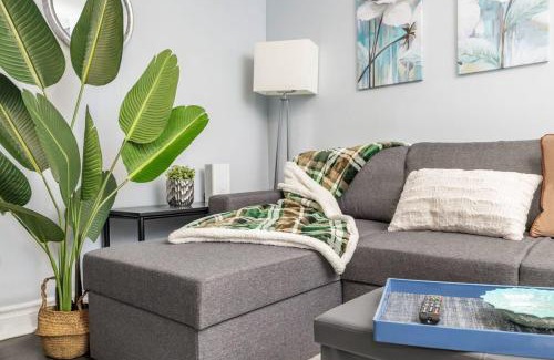 Centretown West Apartment | Pet-Friendly Home Near Chinatown & Little Italy