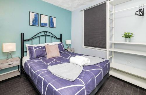 Centretown West Apartment | Pet-Friendly Home Near Chinatown & Little Italy