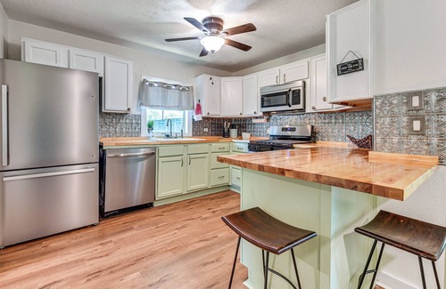 Aubrey House | Pet-Friendly Home w/1-Acre Yard in Aubrey