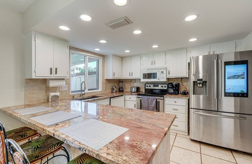 Dobson Ranch House | Pet-Friendly Home w/Pool Access & Yard in Mesa