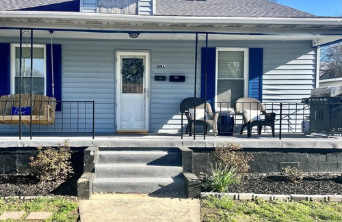 Alcoa House | Pet friendly house with 3 king beds and fenced in back yard.