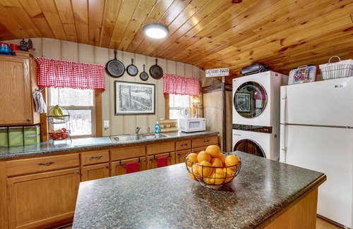 Irons Cottage | Pet-Friendly Irons Cottage w/Fire Pit & Fireplace