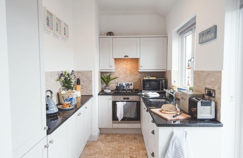 Stoke Fleming Apartment | Pet-friendly Kid-friendly Duplex Apartment Private Terrace, Parking, & Sea-views
