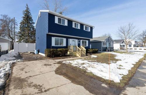 Bay City Apartment | Pet-Friendly Large-Group Oasis