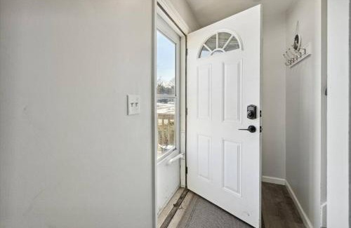 Bay City Apartment | Pet-Friendly Large-Group Oasis