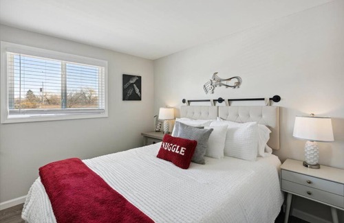 Bay City Apartment | Pet-Friendly Large-Group Oasis