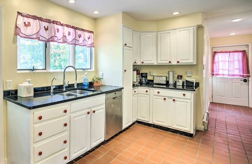 Latham House | Pet-Friendly Latham Retreat ~ 7 Mi to Albany!