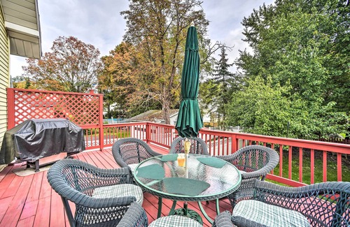 Latham Cottage | Pet-friendly Latham Retreat ~ 7 Mi to Albany!