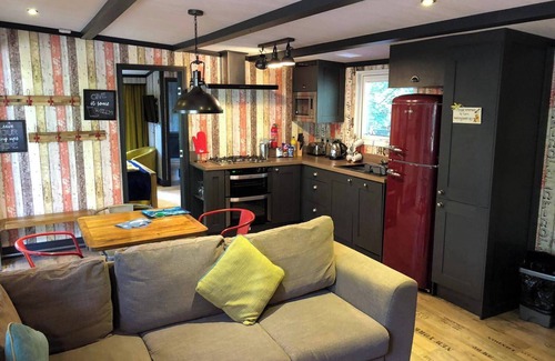 New Forest District Cabin | Pet Friendly Lodge - Sleeps6 - Long Stay Discount