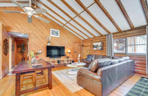 High Springs House | Pet-Friendly Log Cabin in Florida Countryside!