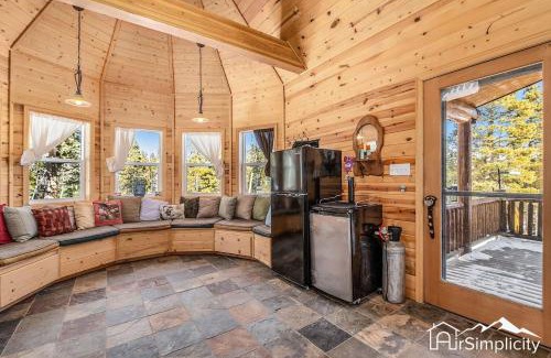 Valley of the Sun House | Pet-friendly Log Cabin W Views & 20 Acres