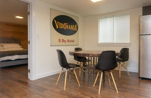 St. Johns Apartment | Pet Friendly Luxury King Suite in fun location
