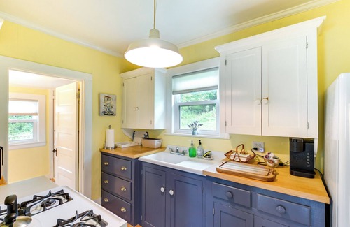 Penobscot Cottage | Pet-Friendly Maine Cottage By Northern Bay