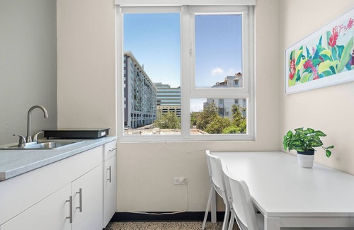 Miramar Apartment | Pet Friendly | Near The Beach | Free Parking | Air Conditioner