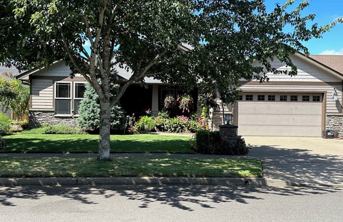 South Gateway House | PET FRIENDLY & NO CLEANING FEE! CAPPUCCINO, WINERIES, MOUNTAINS and OCEAN