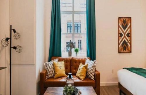 Central Northside House | Pet Friendly North Shore Studio w/Fitness Center
