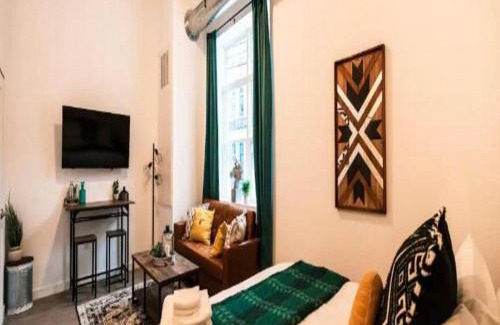 Central Northside House | Pet Friendly North Shore Studio w/Fitness Center
