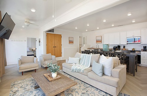 South Oceanside House | Pet Friendly Oceanfront Unit in Oceanside P1315-3