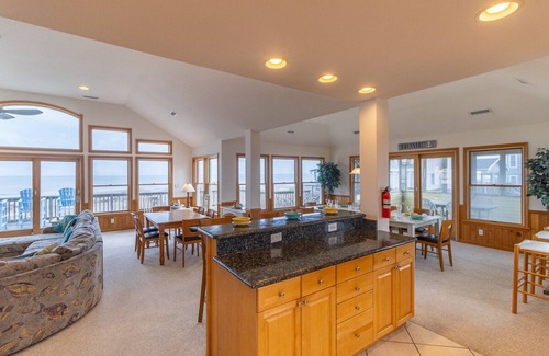 Carova Beach House | Pet-friendly oceanfront treasure on the 4x4 beaches!