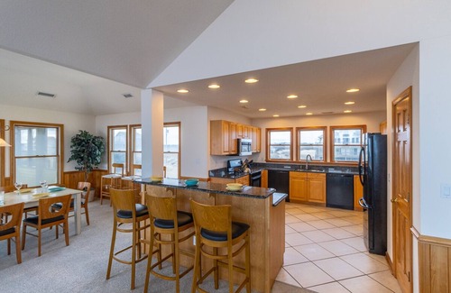 Carova Beach House | Pet-friendly oceanfront treasure on the 4x4 beaches!