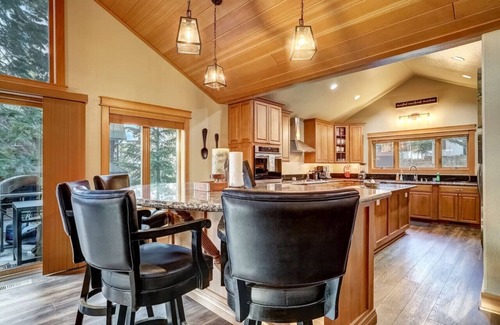 Montgomery Estates House | Pet Friendly + Pool Table + Shuffle Board + Arcade Game